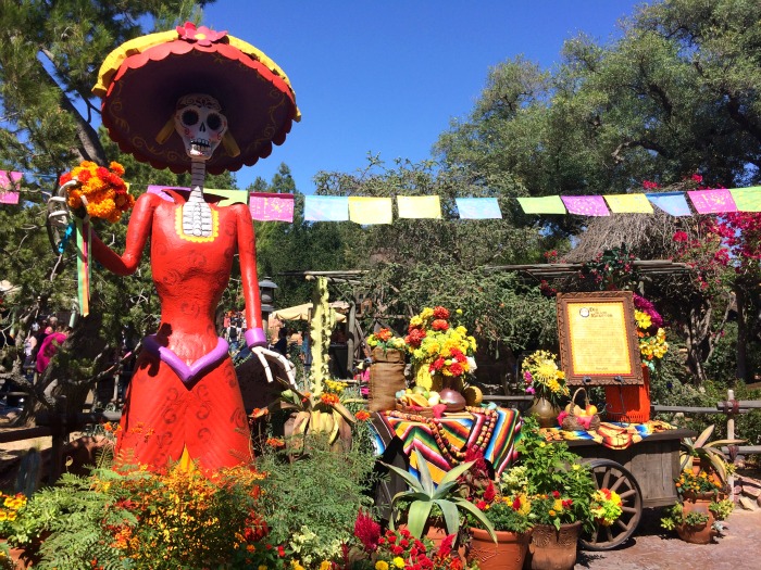 Halloween Time Disneyland Dia de los Muertos