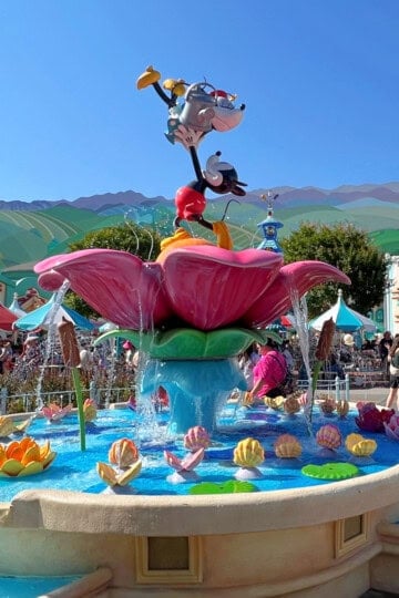 Mickeys Toontown Fountain Square