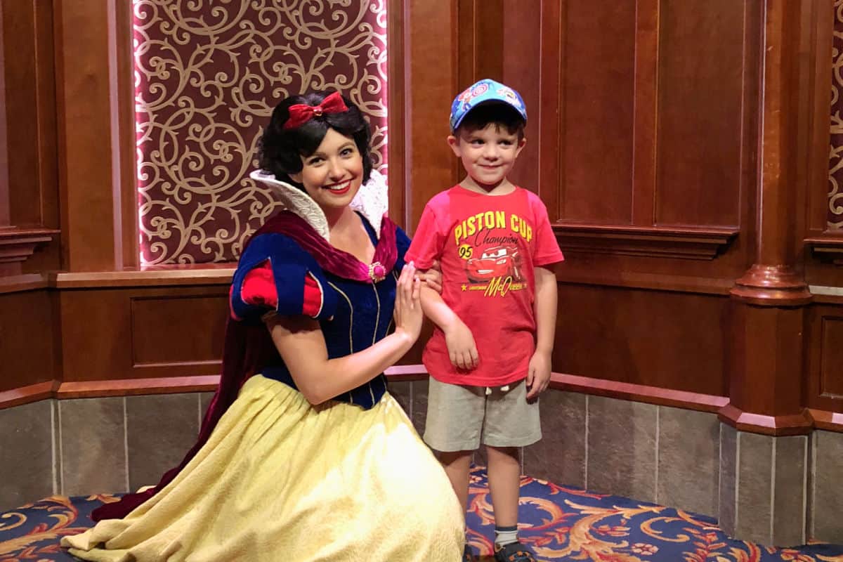 Snow White Meet Greet Princess Fantasy Faire Disneyland