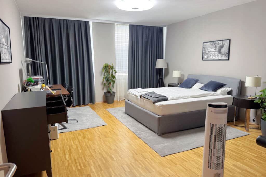 Airbnb apartment rental in Munich master bedroom