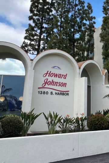 Hojo Anaheim Exterior Square