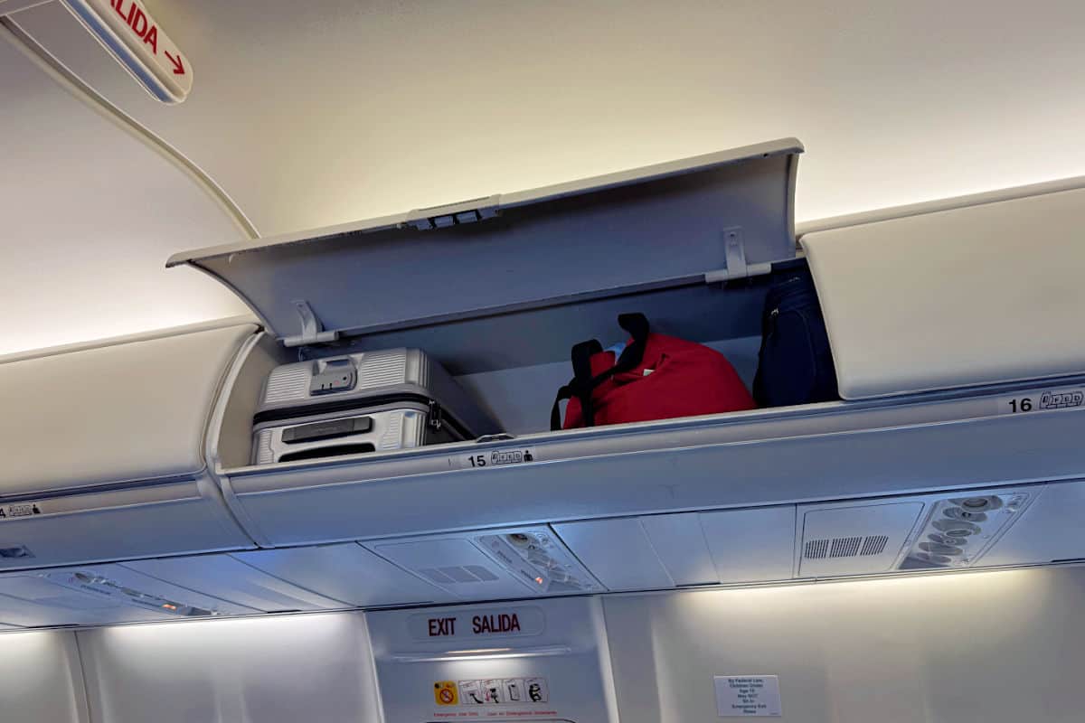 Southwest 737-700 Overhead Bins with Luggage