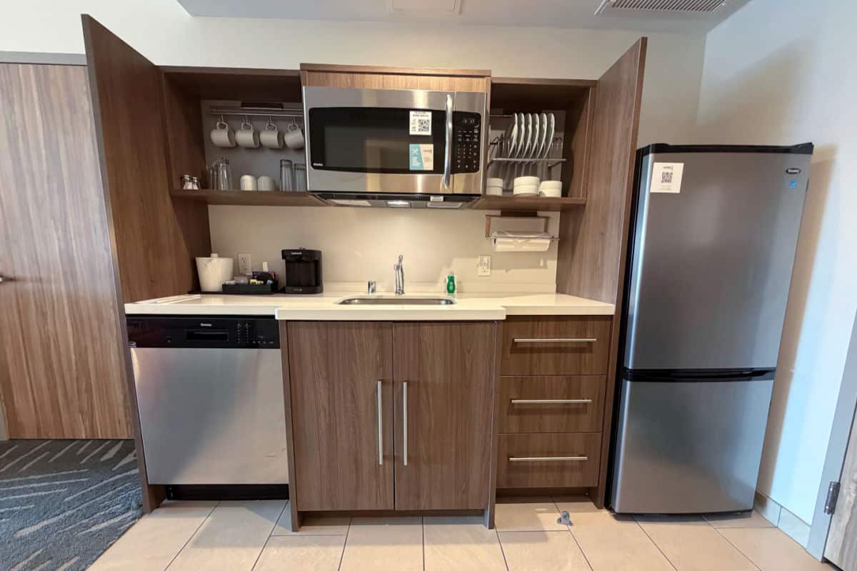Home2Suites Anaheim Room - Kitchen Area